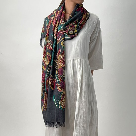 Graphic Flowers Lightweight Wool & Silk Allie Hand Embroidered Stole (Dark Grey)