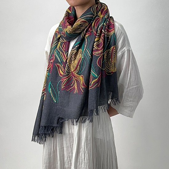 Graphic Flowers Lightweight Wool & Silk Allie Hand Embroidered Stole (Dark Grey)