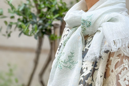 素材で選ぶ、ストールの魅力― 日常にも、ドレスアップにも ―