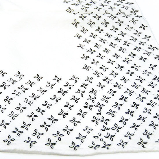 シルク ニードル手刺繍スカーフ (ホワイト)