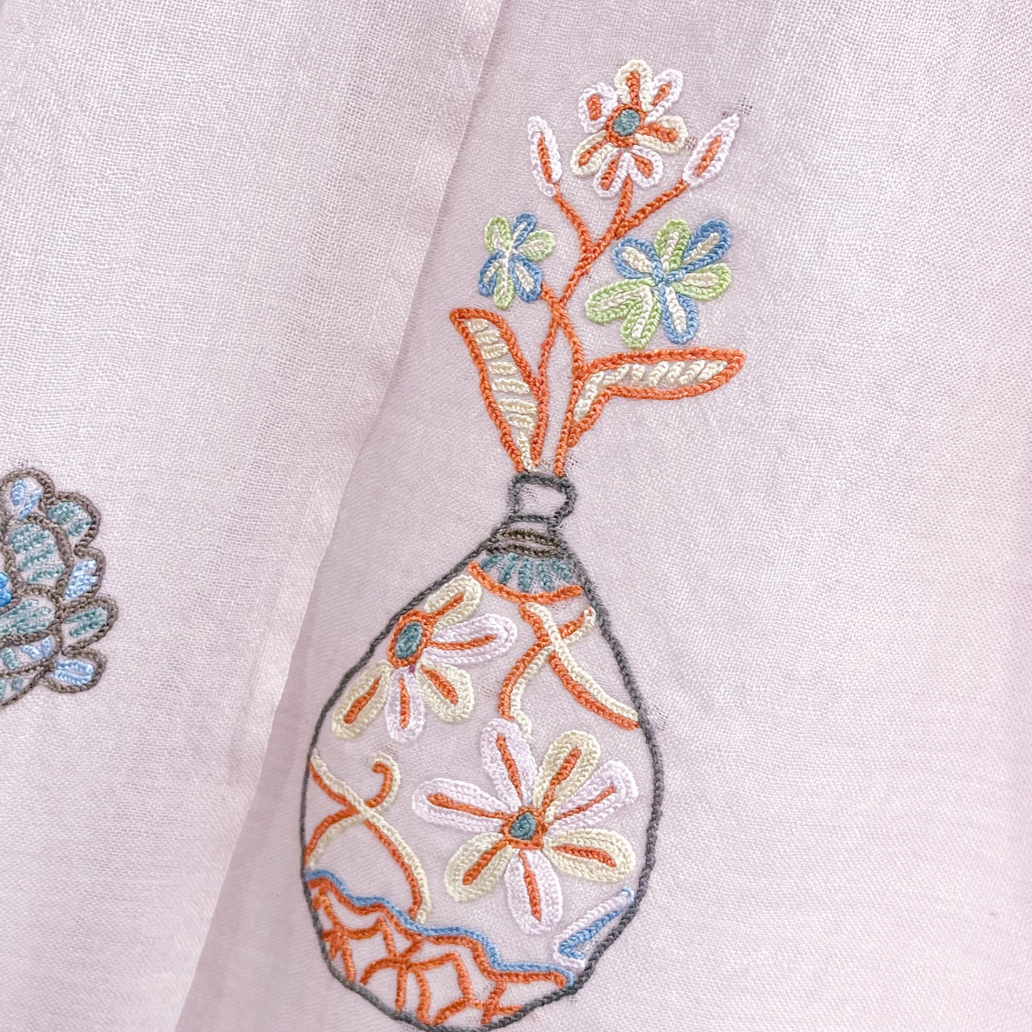 薄手ウールシルク アリー手刺繍ストール (ライトピンク)