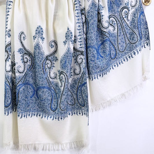 Wool needle-embroidered stole (white/blue)