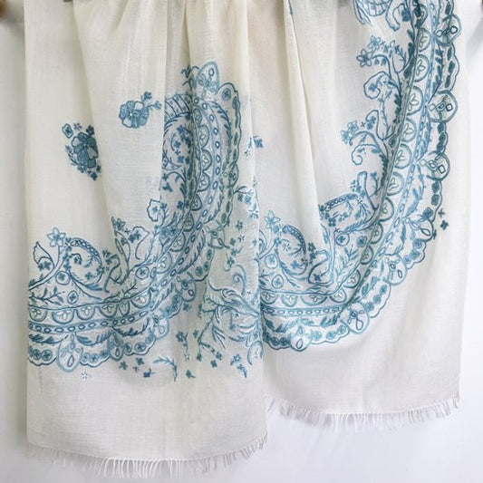 薄手ウール&シルク アリー手刺繍ストール (ホワイト／ライトブルー)