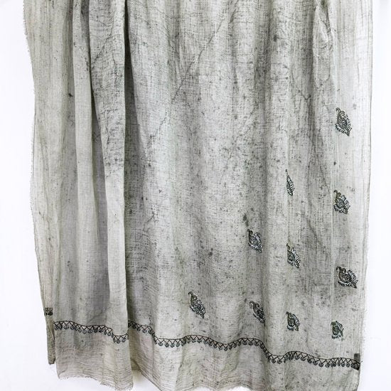 Japanese organic cotton hand-embroidered scarf (light gray)