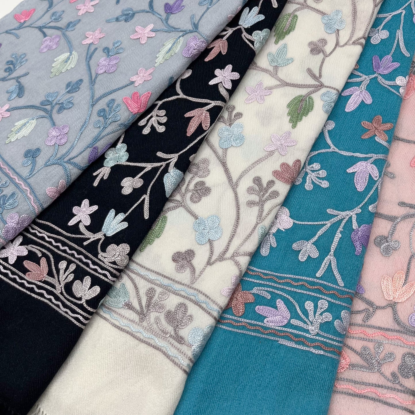 2026HappyBag 1万円 ＜マシン刺繍ストール1点+シルクモダールストール1点+マルチポーチ1点セット＞数量限定！