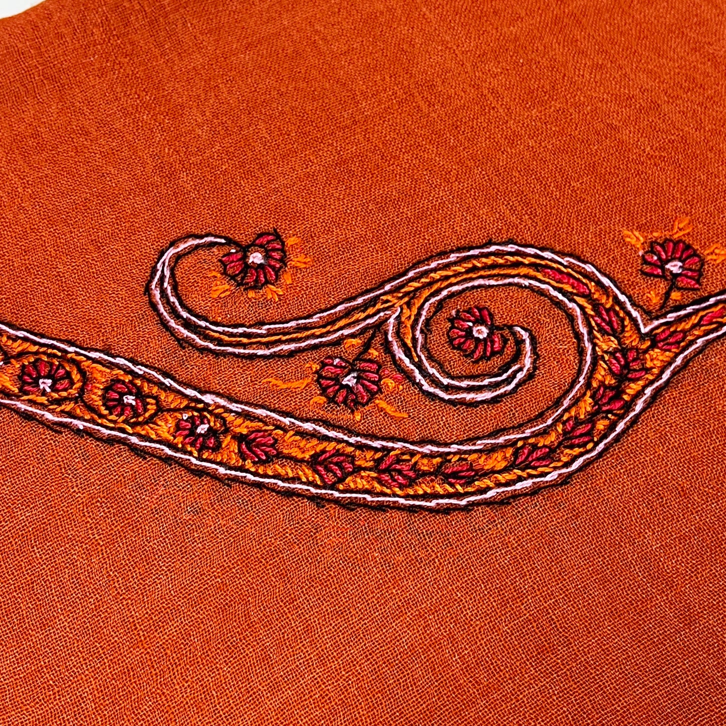 2026HappyBag 3万円 ＜ニードル手刺繍ストール1点+ウール毛糸手刺繍ストール1点+細幅マシン刺繍 ストール 1点+ワンハンドルポーチ1点セット＞3点限定！