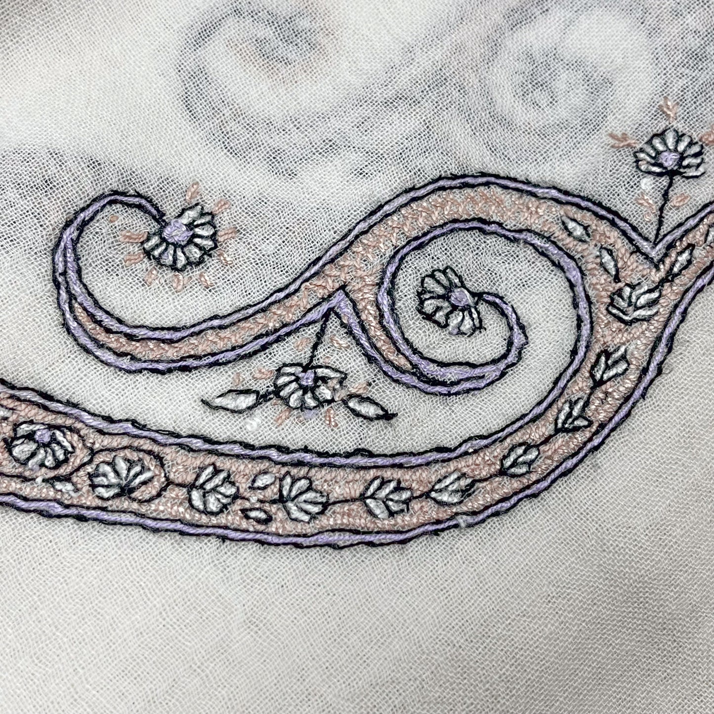 2026HappyBag 3万円 ＜ニードル手刺繍ストール1点+ウール毛糸手刺繍ストール1点+細幅マシン刺繍 ストール 1点+ワンハンドルポーチ1点セット＞3点限定！