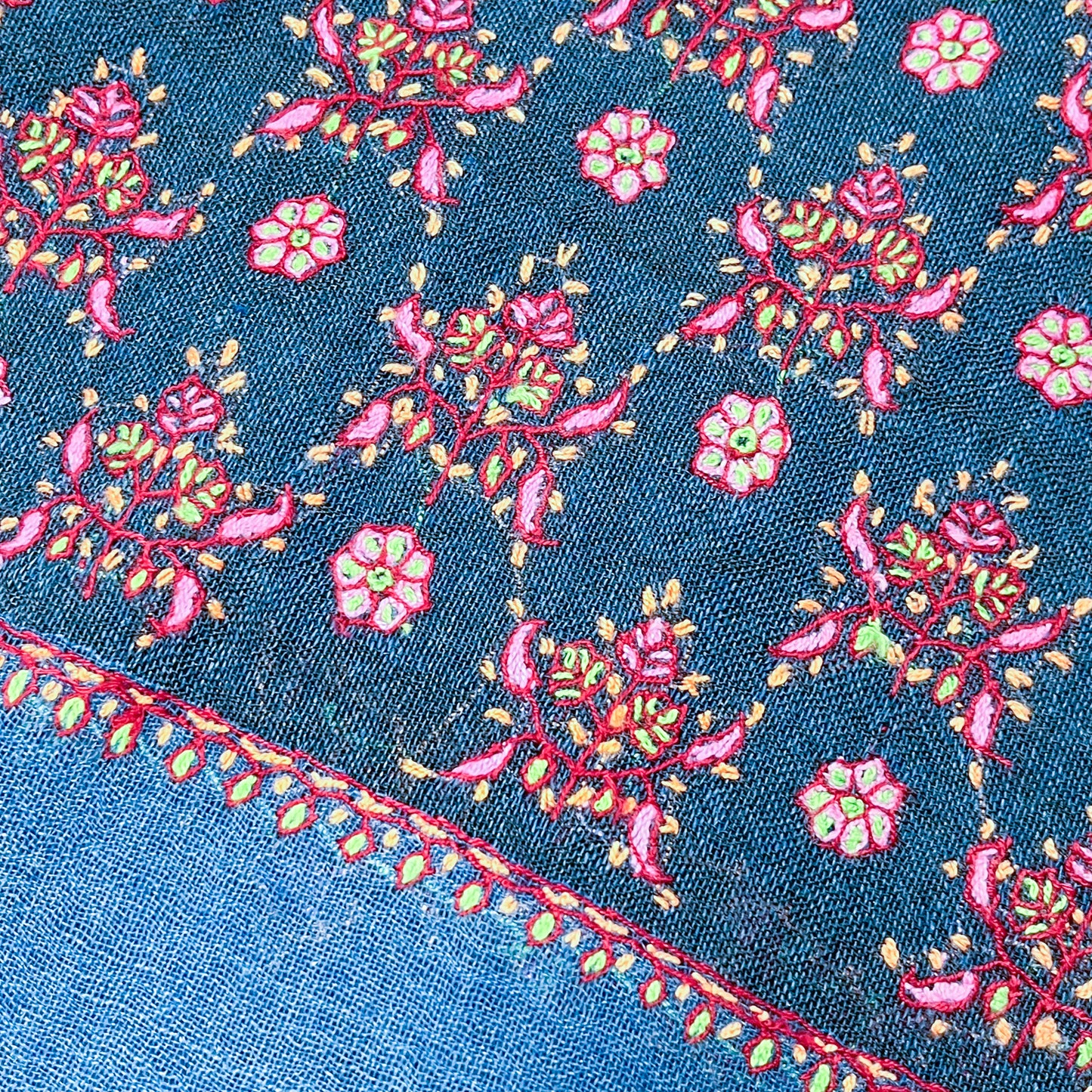 2026HappyBag 3万円 ＜ニードル手刺繍ストール1点+ウール毛糸手刺繍ストール1点+細幅マシン刺繍 ストール 1点+ワンハンドルポーチ1点セット＞3点限定！