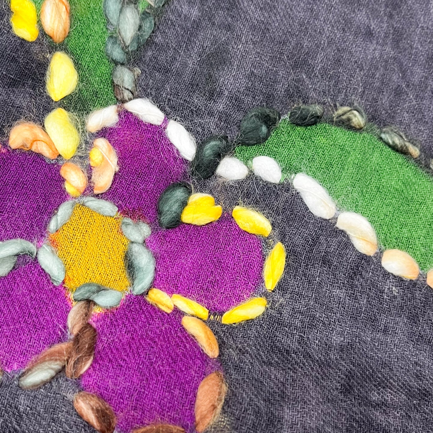 2026HappyBag 3万円 ＜ニードル手刺繍ストール1点+ウール毛糸手刺繍ストール1点+細幅マシン刺繍 ストール 1点+ワンハンドルポーチ1点セット＞3点限定！