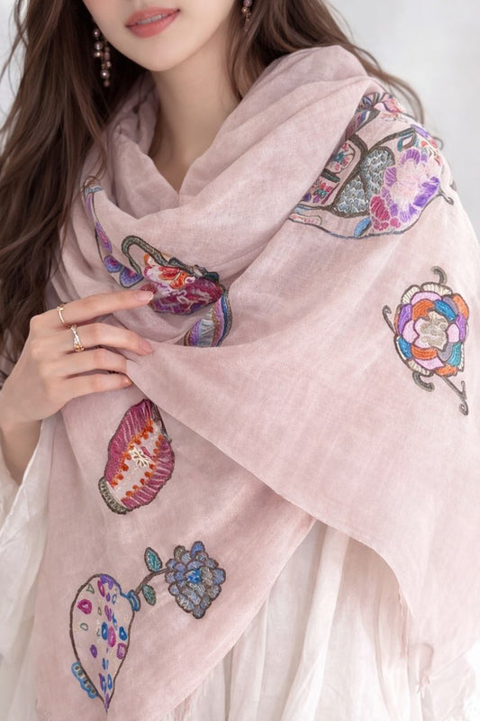 薄手ウールシルク アリー手刺繍ストール (ライトピンク)