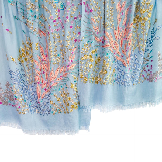 Spring Garden ウール アリー手刺繍ストール (ライトブルー)