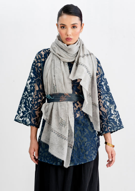 Japanese organic cotton hand-embroidered scarf (light gray)
