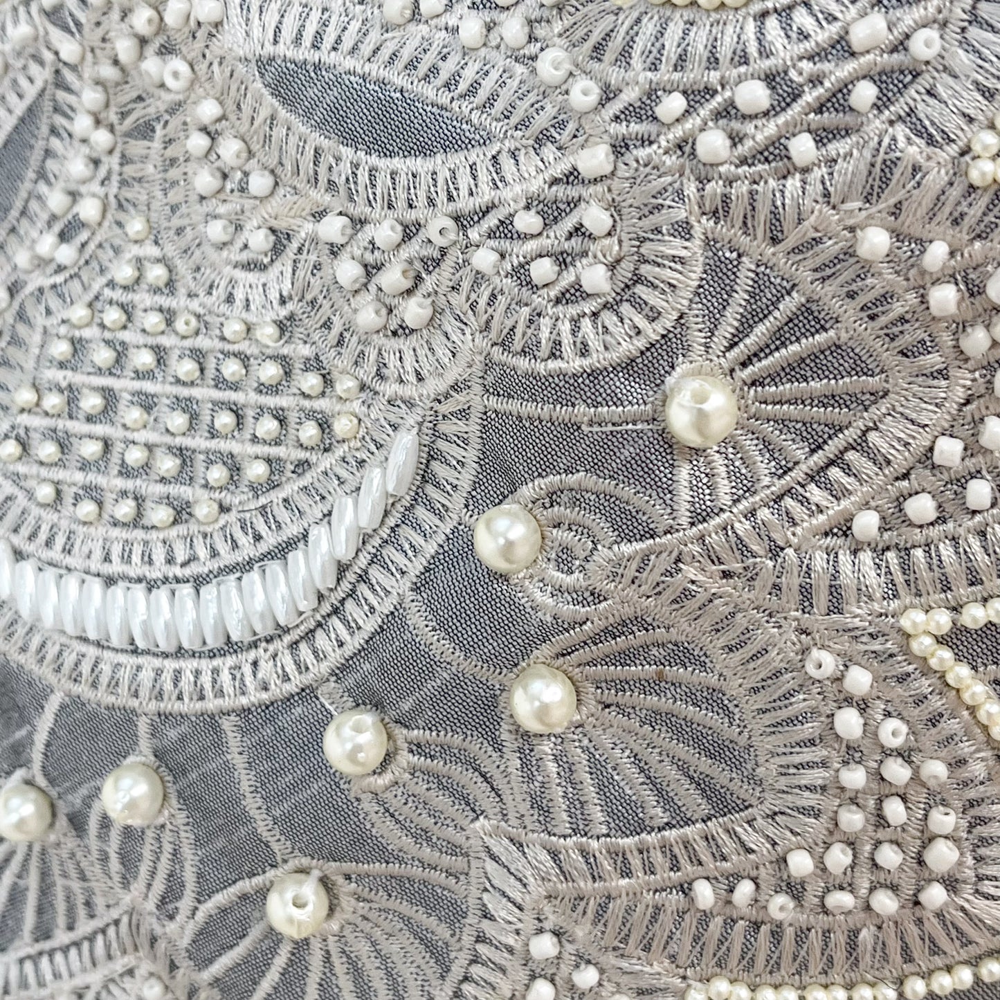 ビーズ刺繍 ポリエステルショルダーバッグ (グレー/ホワイト)