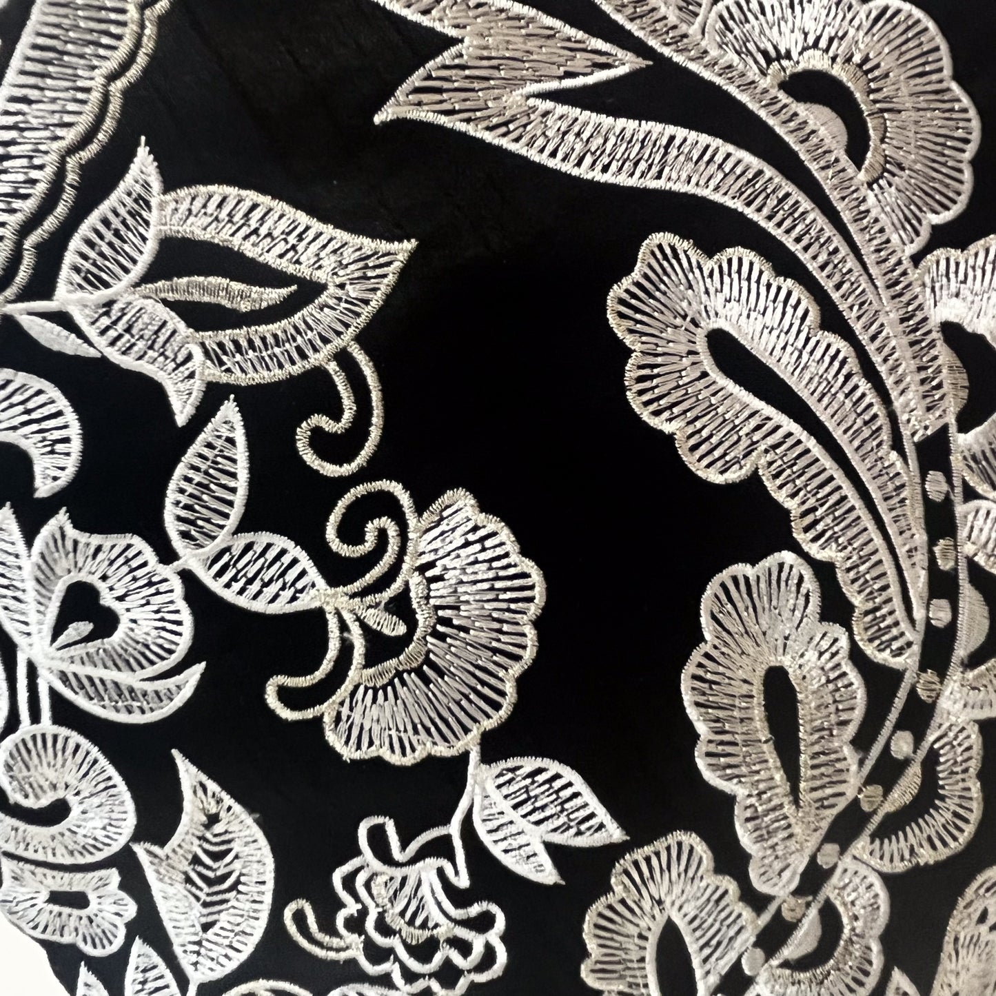 刺繍 ポリエステル ショルダーバッグ(ブラック/アイボリー)