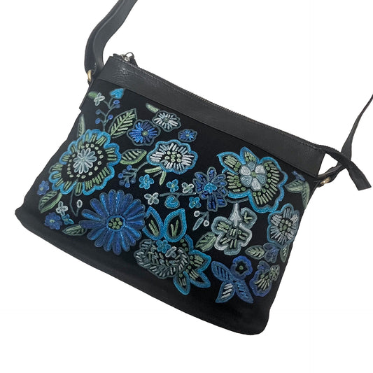Arry hand-embroidered flower motif shoulder bag 21 cm x 31 cm (black/blue)