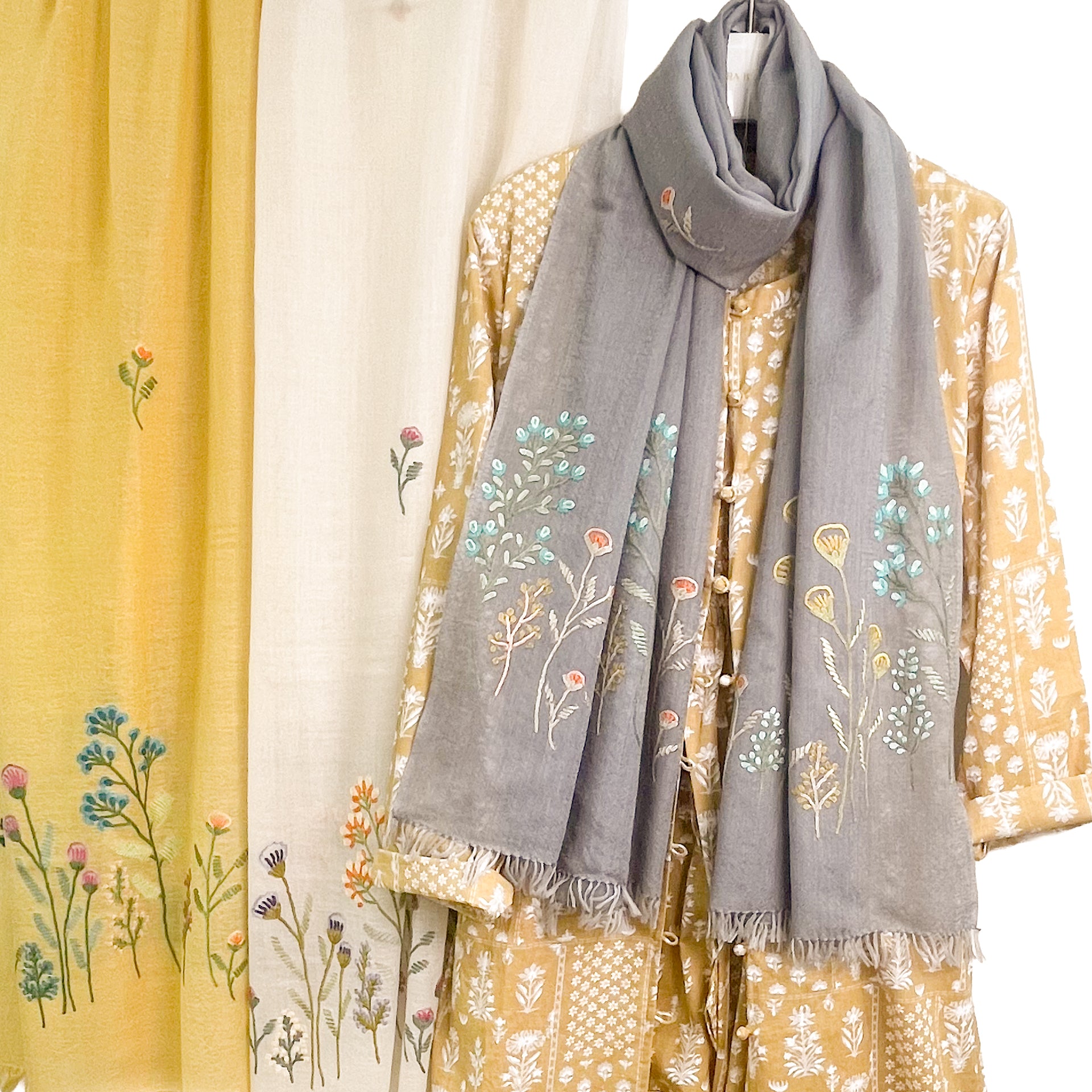 ウール&シルク アリー手刺繍ストール(グレー) – TARA BLANCA ONLINE