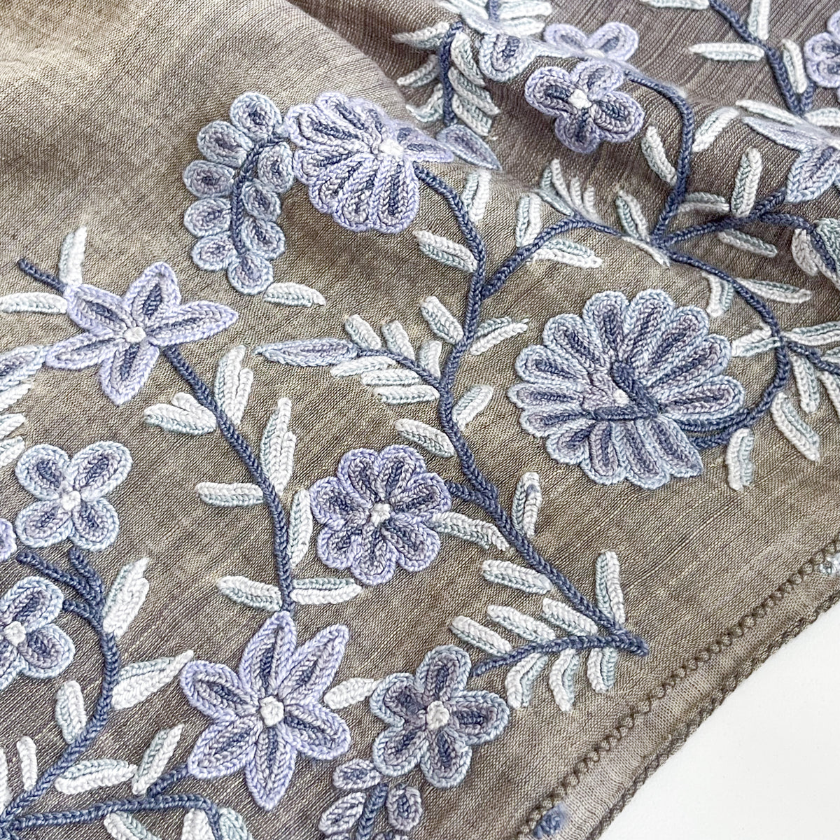 コットン アリー手刺繍ストール (カーキ)