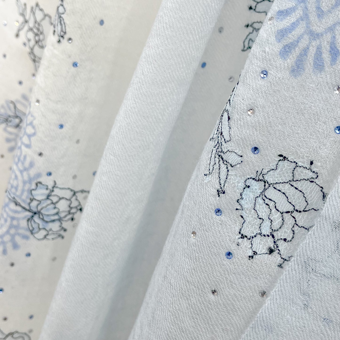 レースシリーズ 薄手カシミヤ レースストール (ホワイト-ライトブルーグラデーション)