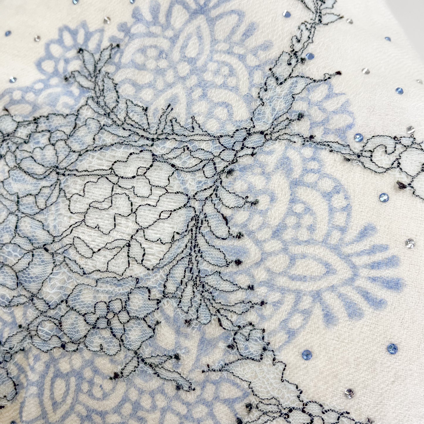 レースシリーズ 薄手カシミヤ レースストール (ホワイト-ライトブルーグラデーション)