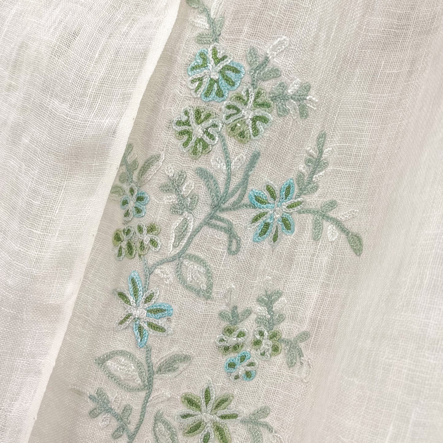 Linen hand-embroidered stole (light green)