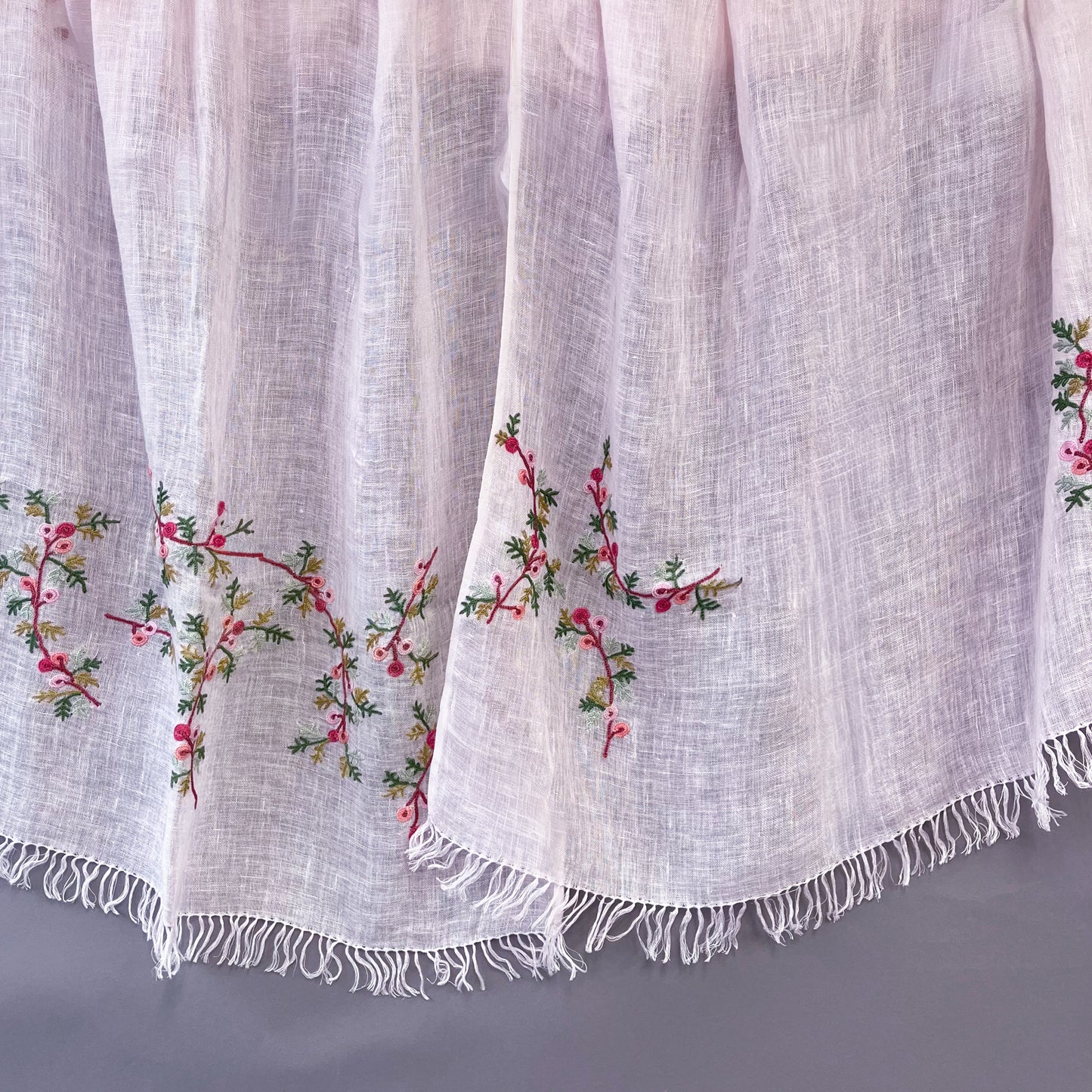 Linen embroidered flower motif stole (light pink)