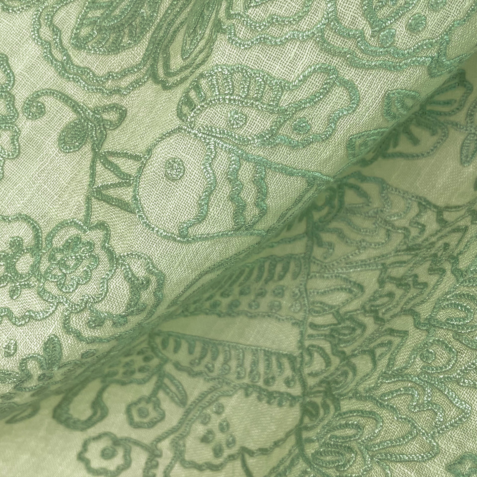 Dream In NICE リネン アリー手刺繍ストール (ライトグリーン
