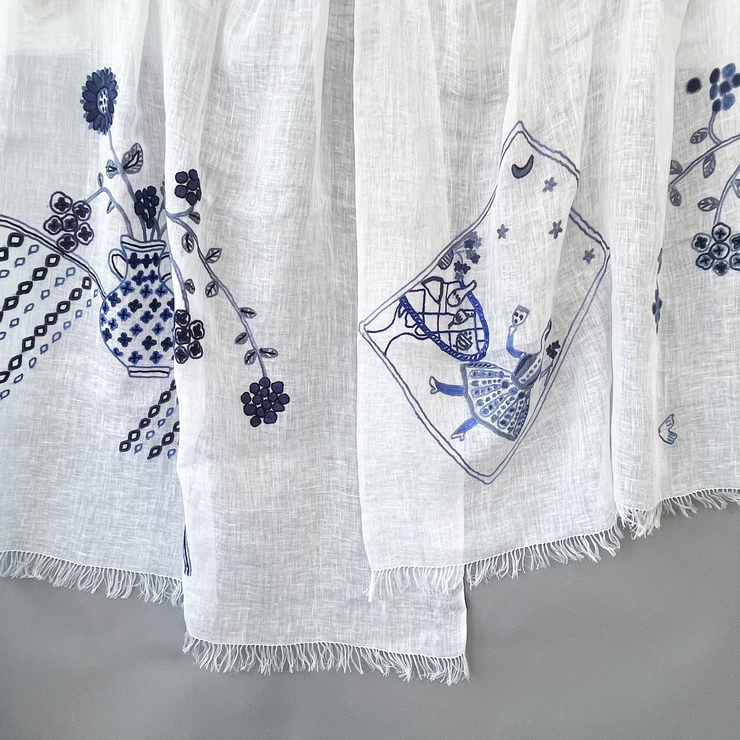 New Holiday Memories 麻素材 手刺繍ストール(ホワイト)