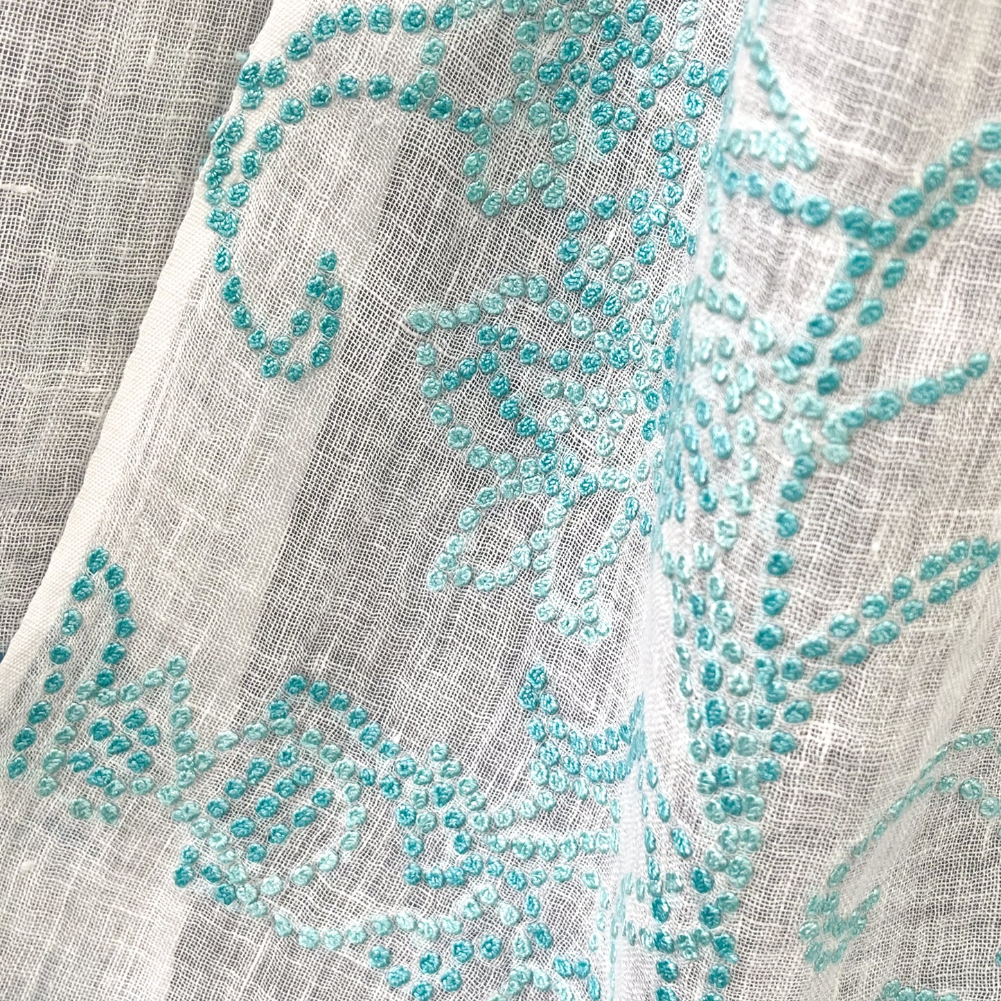 フラワーモチーフ　麻素材 アリー手刺繍ストール (ホワイト)