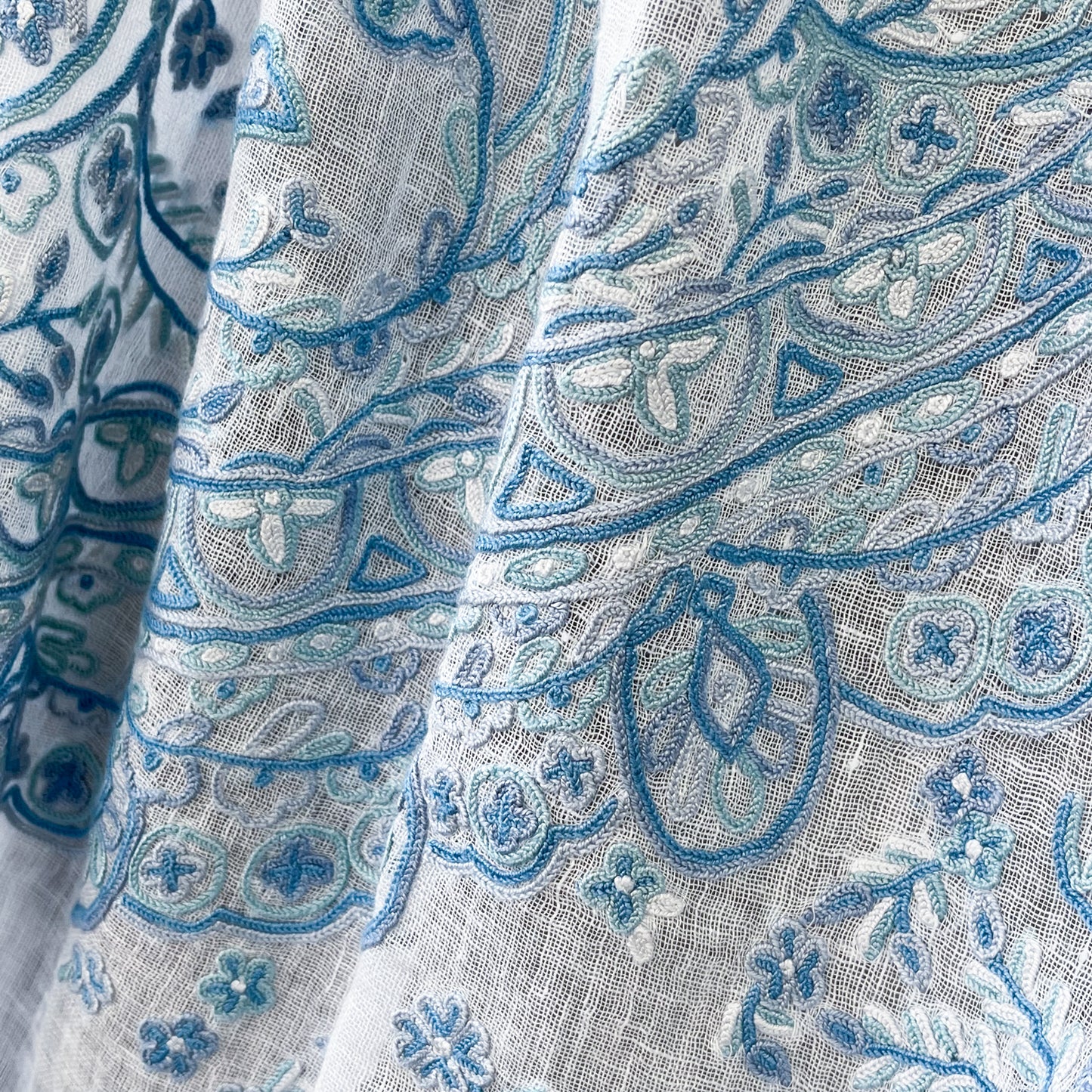 Lace 麻素材 アリー手刺繍ストール (ホワイト/ブルー)