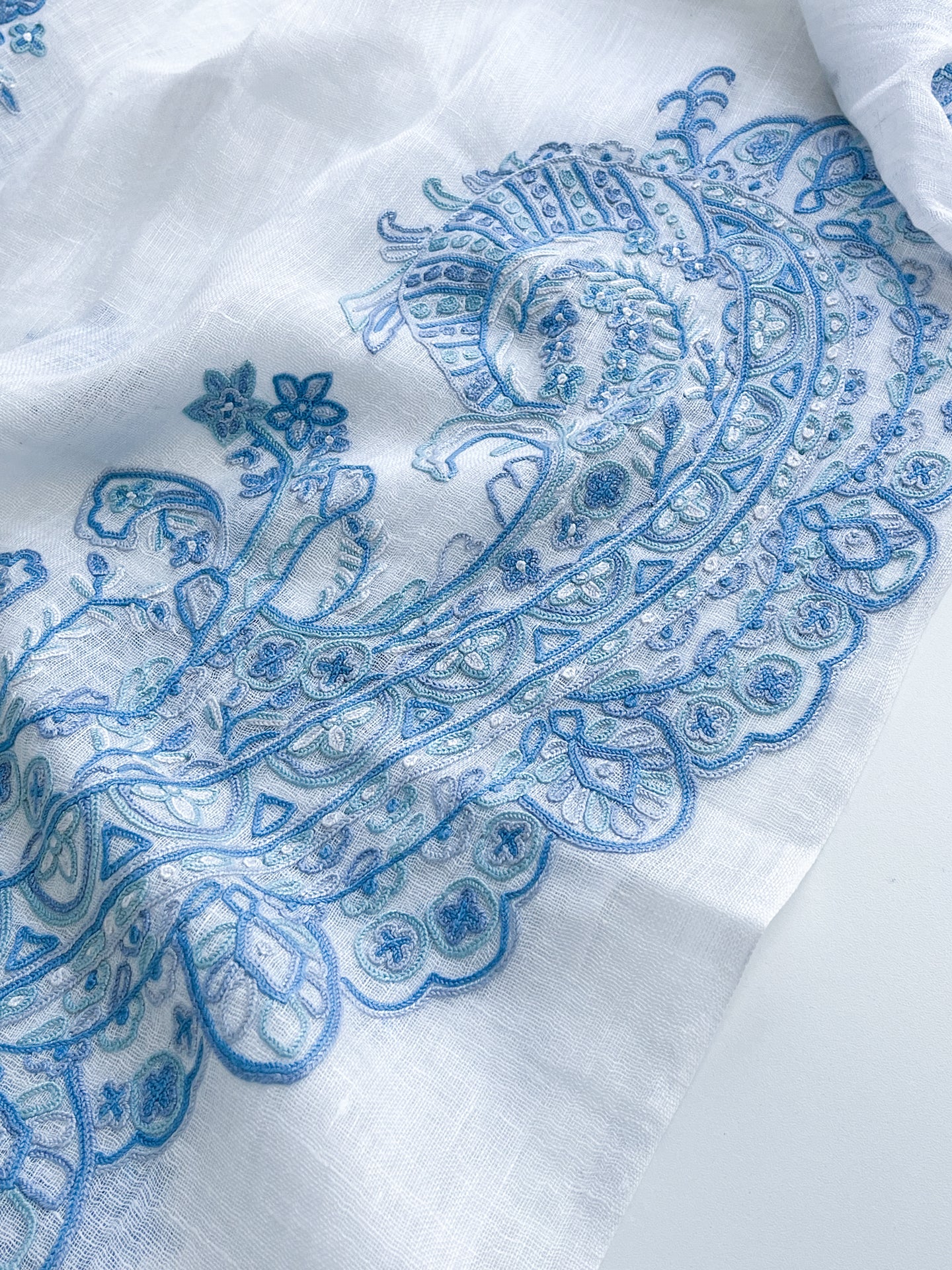 Lace 麻素材 アリー手刺繍ストール (ホワイト/ブルー)