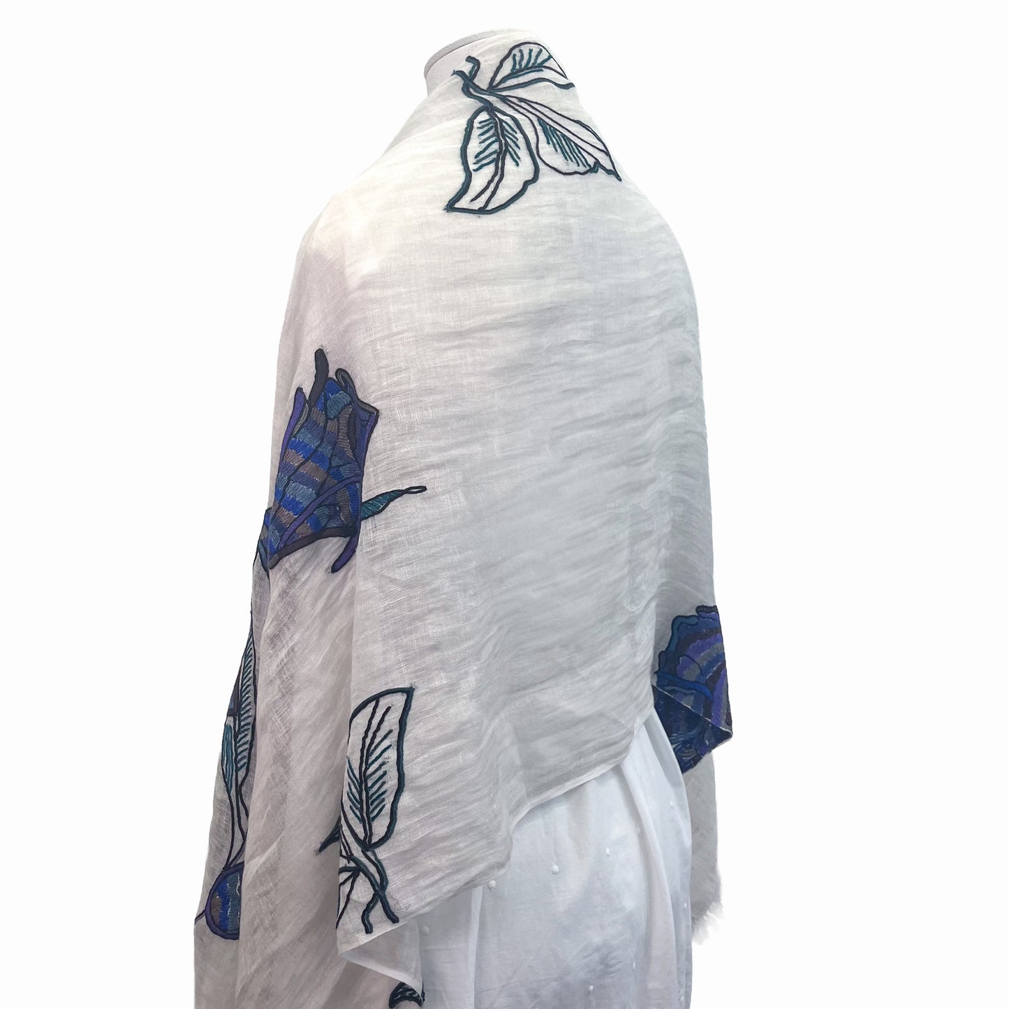 [10% OFF] Flower motif linen Ally hand-embroidered stole (white/navy) S-LA3008N_1305