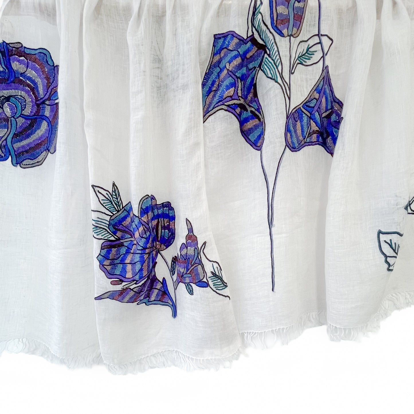 [10% OFF] Flower motif linen Ally hand-embroidered stole (white/navy) S-LA3008N_1305
