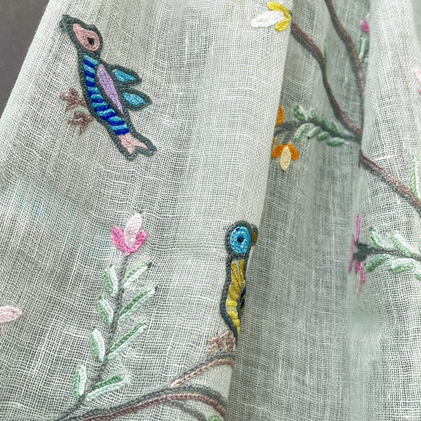 Tree of Life 麻素材 アリー手刺繍ストール (ライトグリーン)