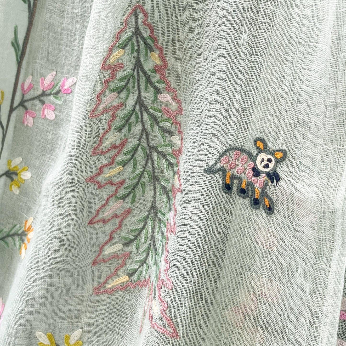 Tree of Life 麻素材 アリー手刺繍ストール (ライトグリーン)
