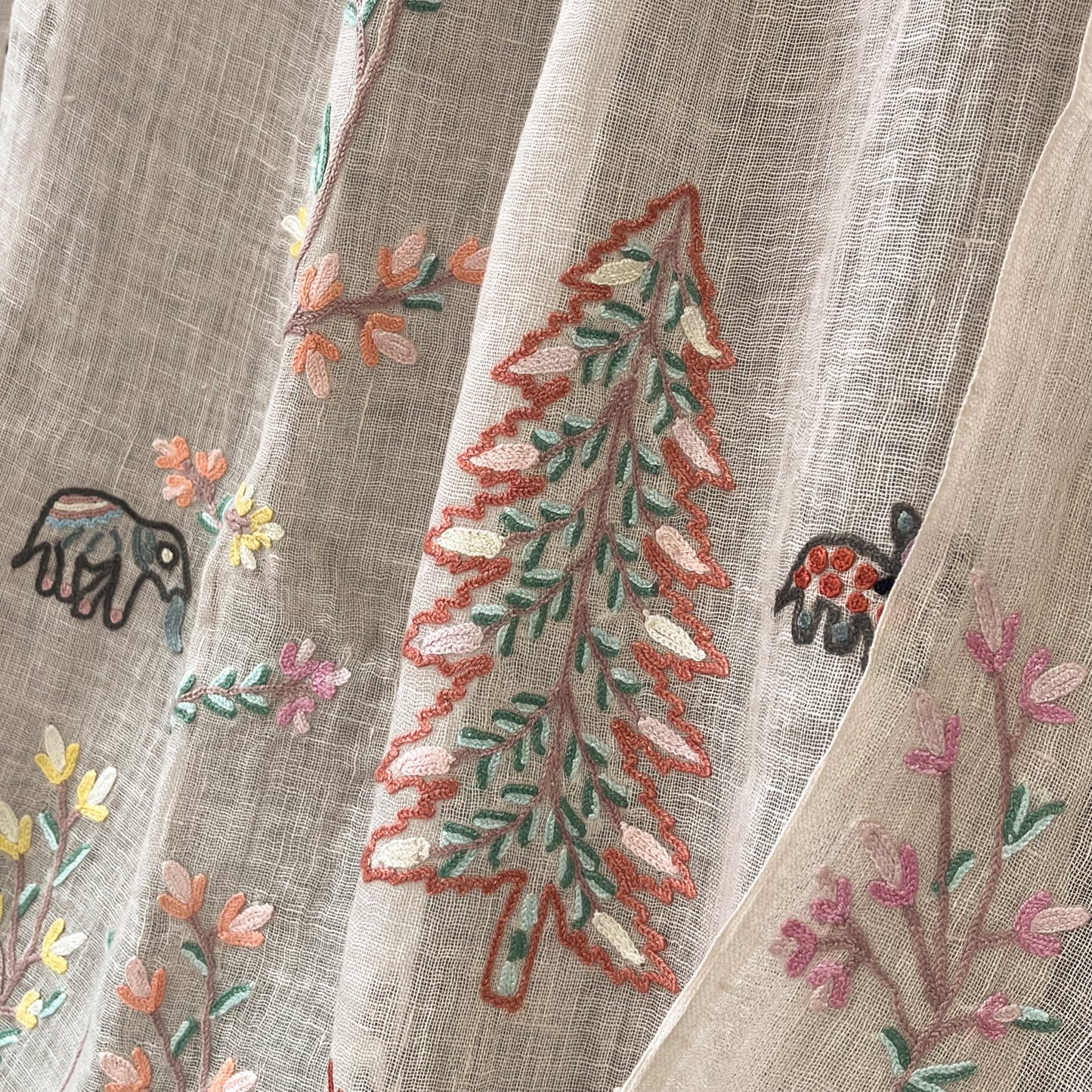 Tree of Life 麻素材 アリー手刺繍ストール (ライトベージュ)