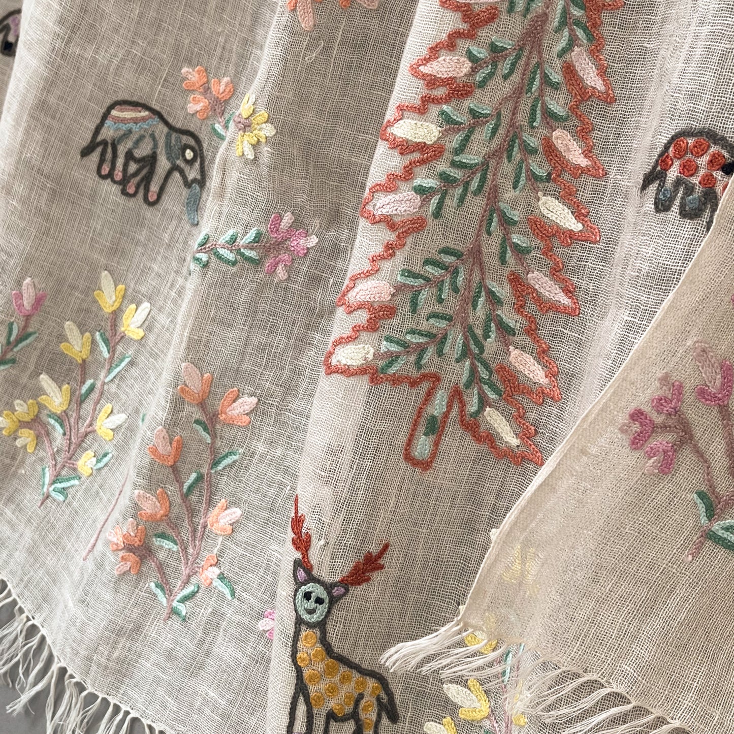 Tree of Life 麻素材 アリー手刺繍ストール (ライトベージュ)
