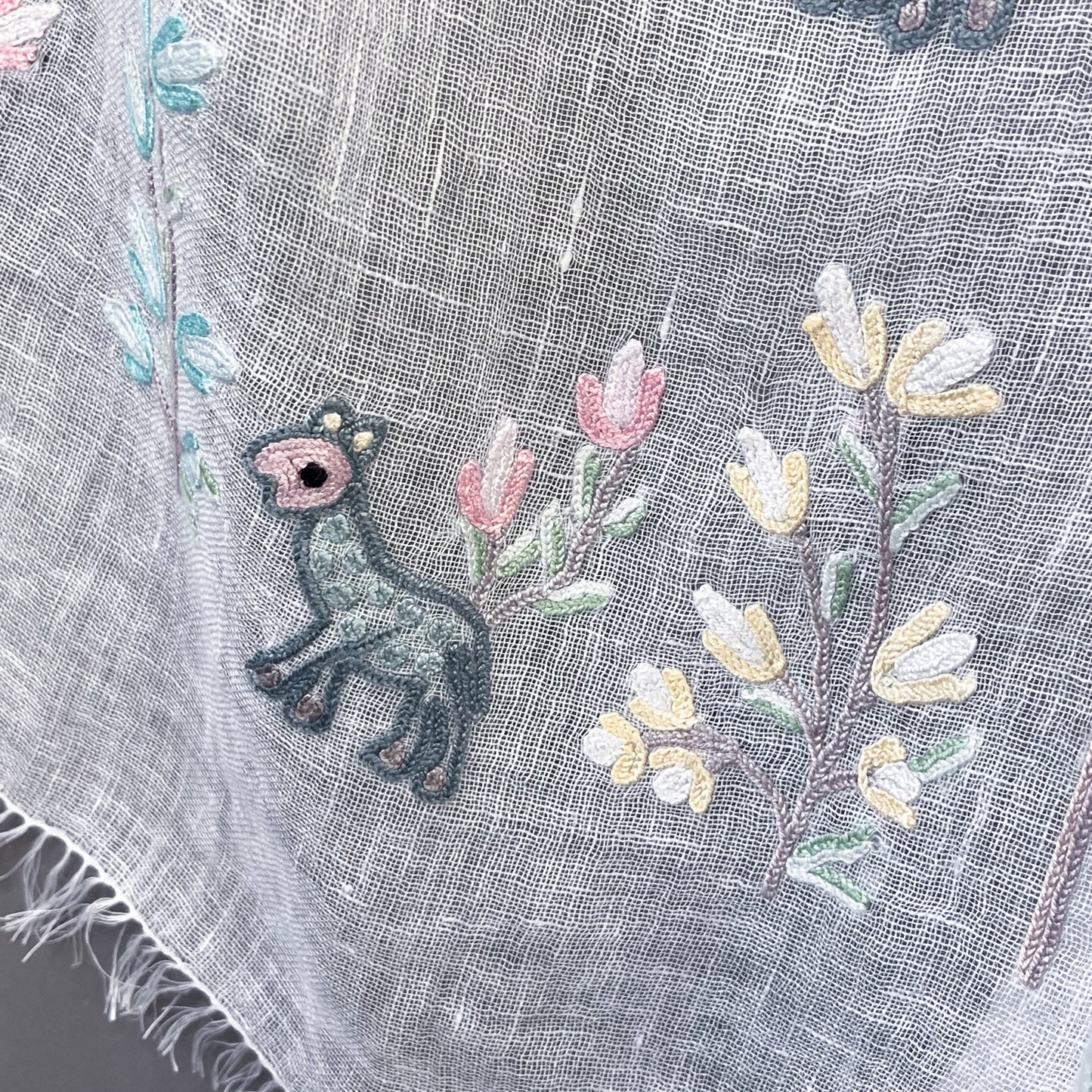 Tree of Life Thin Wool and Silk Ali Hand-Embroidered Stole (White)
