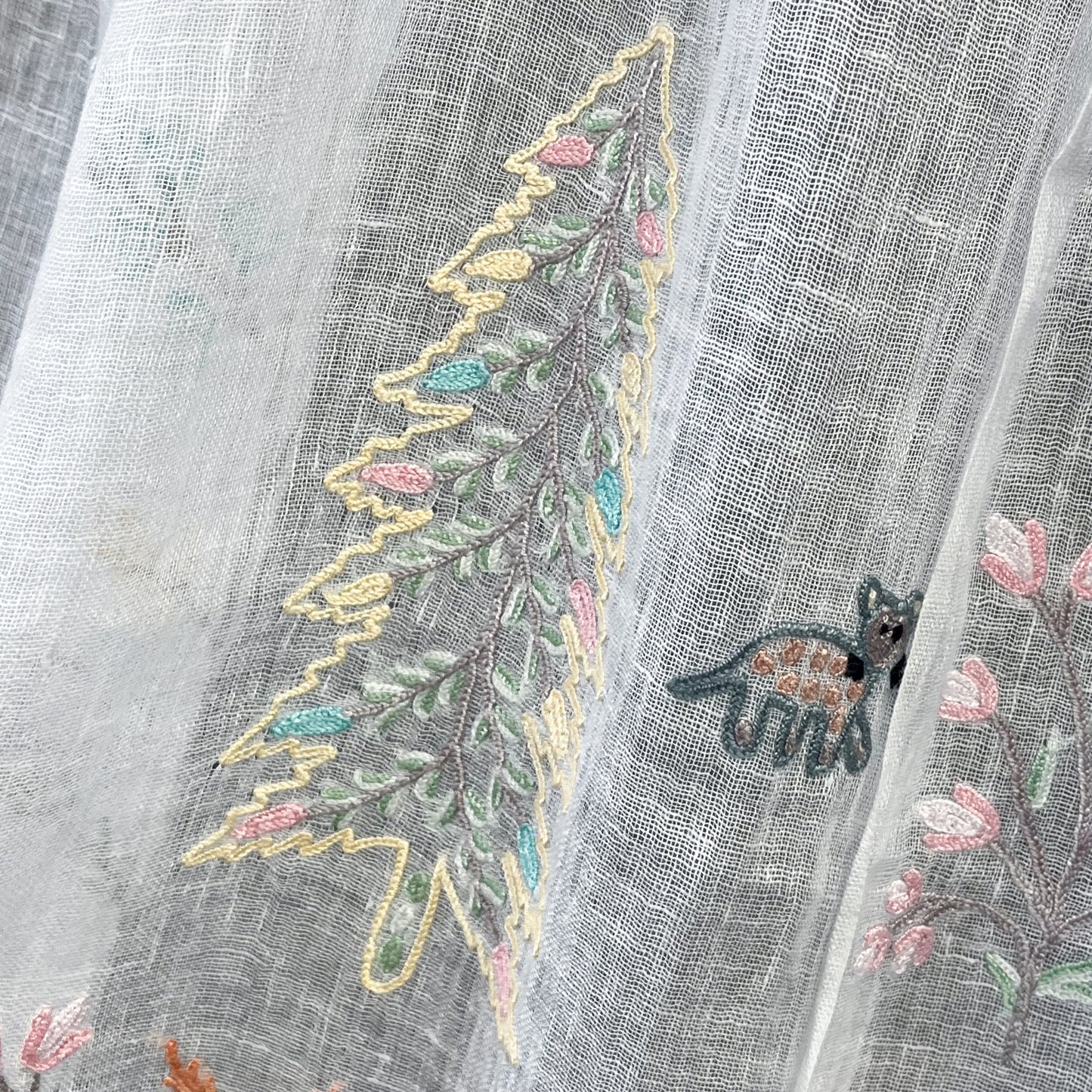 Tree of Life Thin Wool and Silk Ali Hand-Embroidered Stole (White)