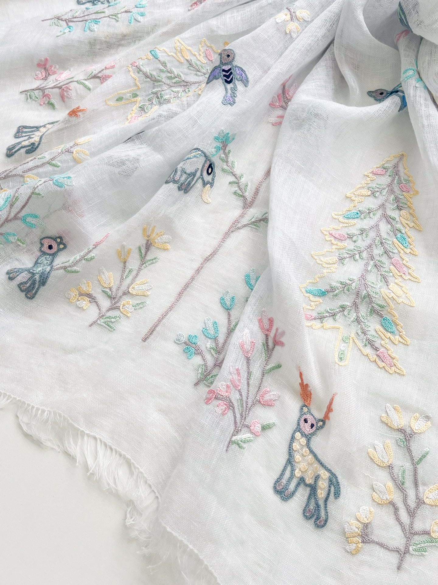 Tree of Life Thin Wool and Silk Ali Hand-Embroidered Stole (White)