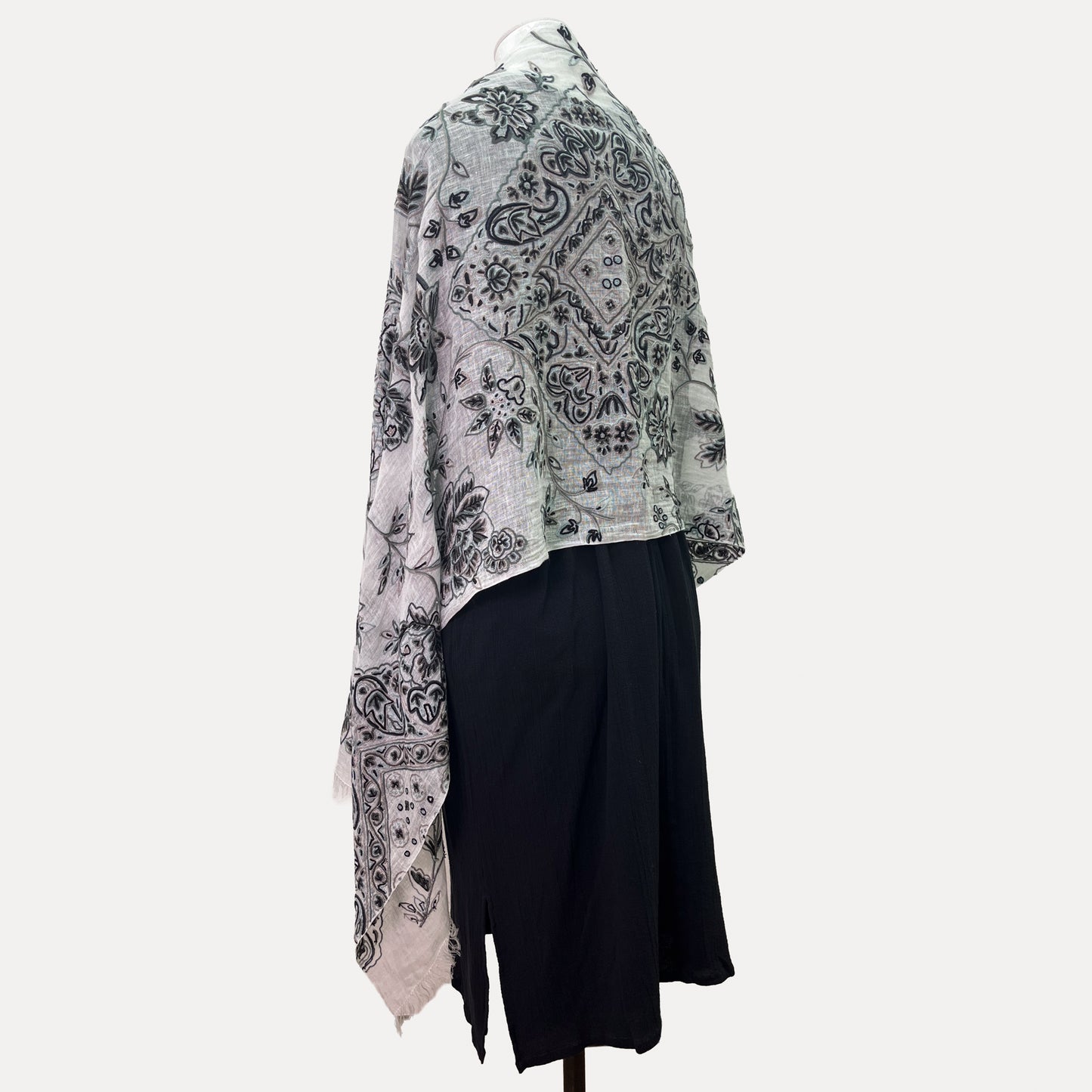 麻素材 アリー手刺繍ストール (ホワイト/オフブラック)