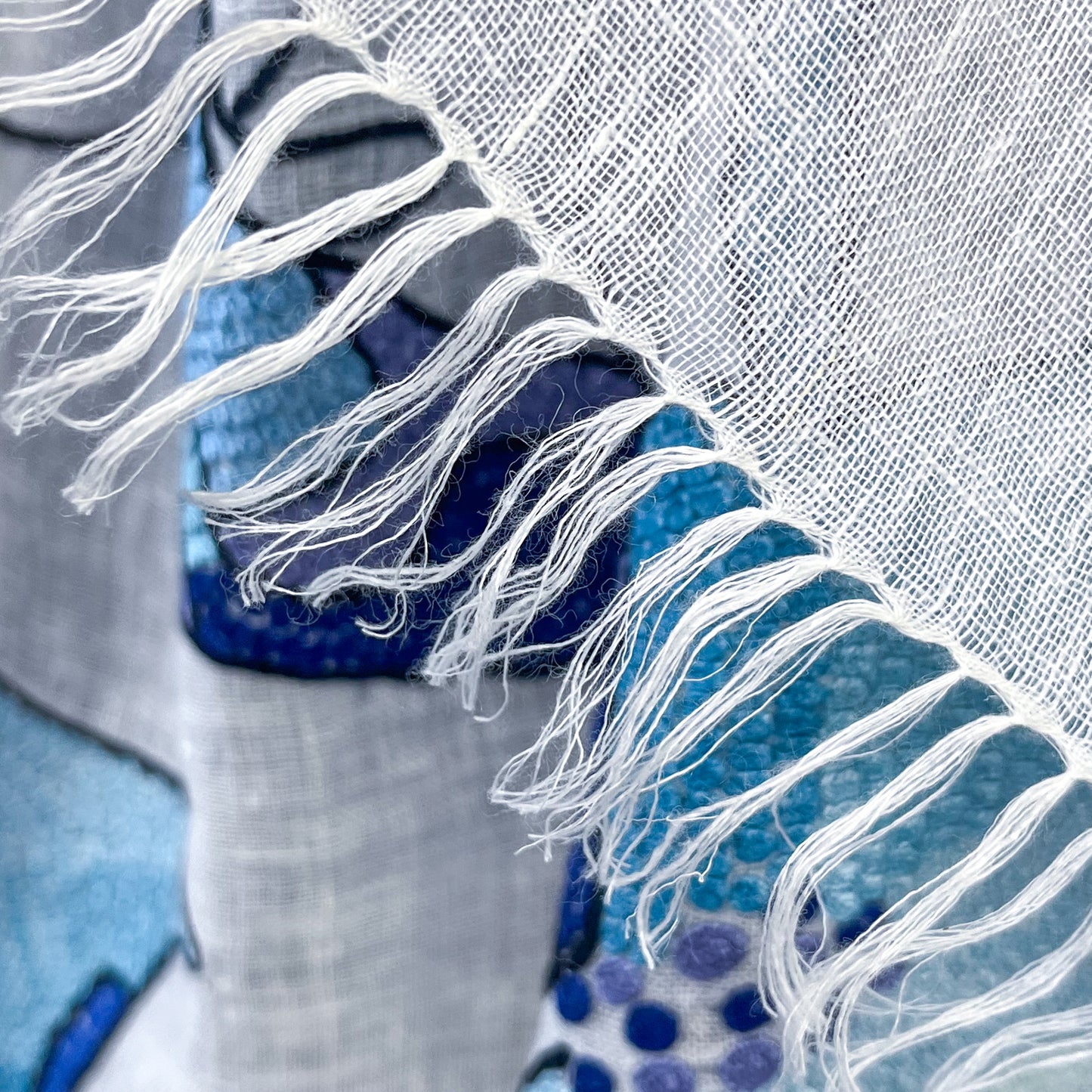 GARDEN IN A MIST Linen Ari Hand-Embroidered Stole (White/Blue)