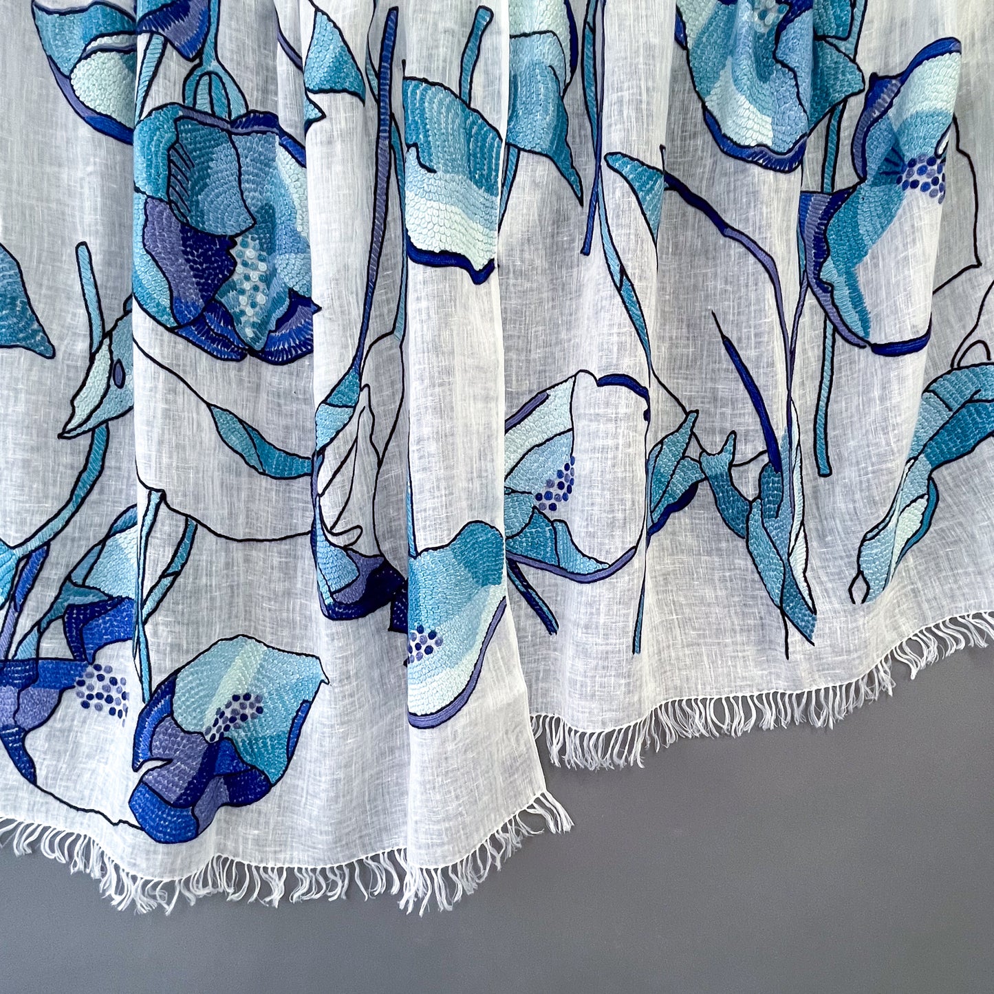 GARDEN IN A MIST Linen Ari Hand-Embroidered Stole (White/Blue)