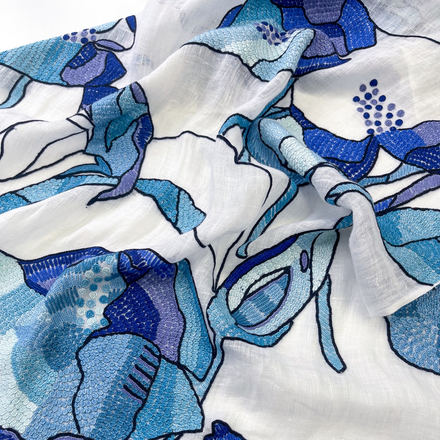 GARDEN IN A MIST Linen Ari Hand-Embroidered Stole (White/Blue)
