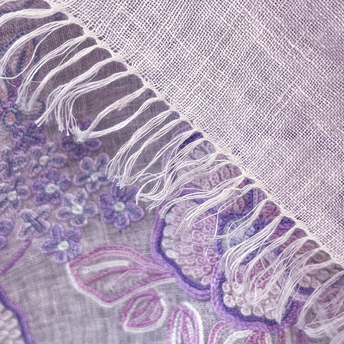 Flower motif, linen, Ari hand-embroidered stole (light pink)
