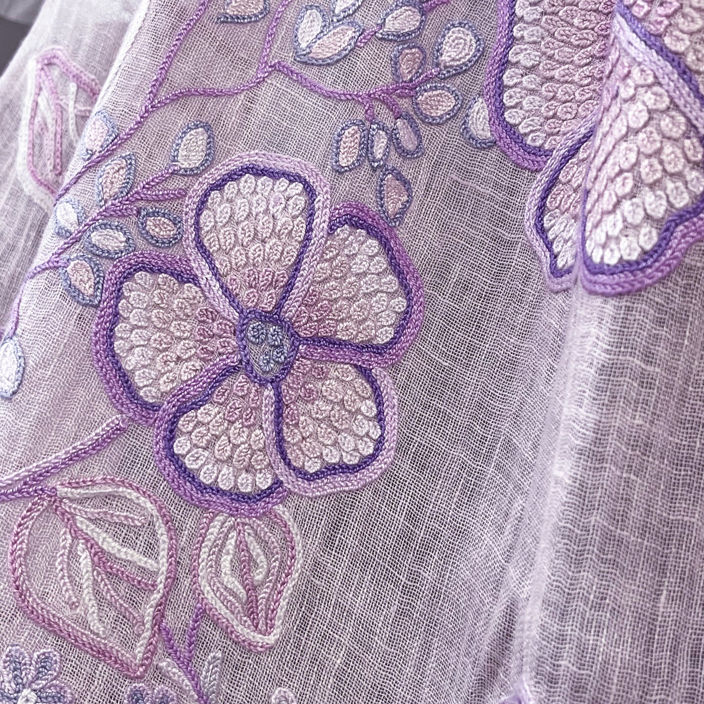 Flower motif, linen, Ari hand-embroidered stole (light pink)