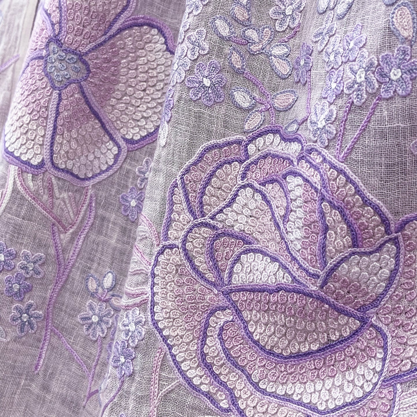 Flower motif, linen, Ari hand-embroidered stole (light pink)