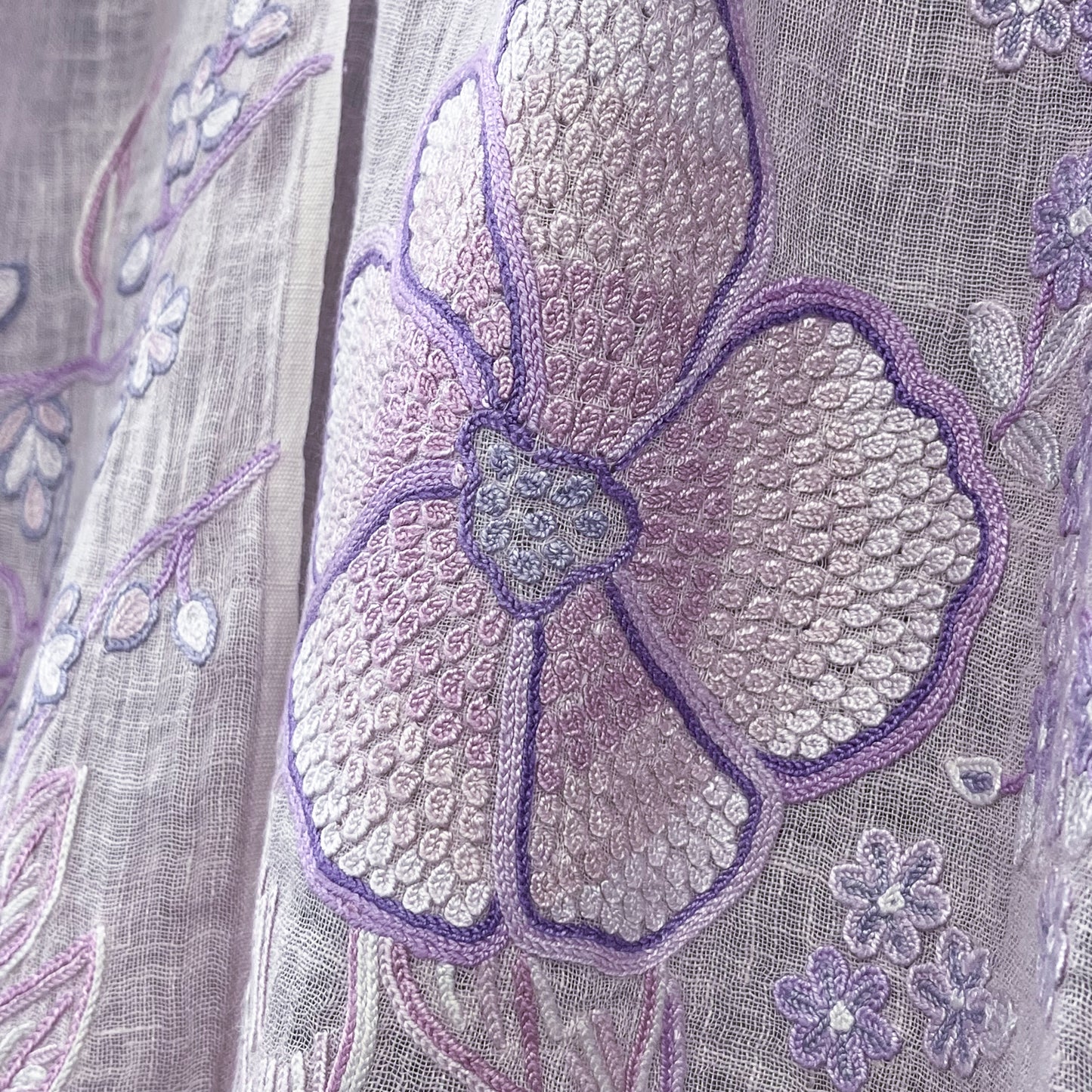 Flower motif, linen, Ari hand-embroidered stole (light pink)