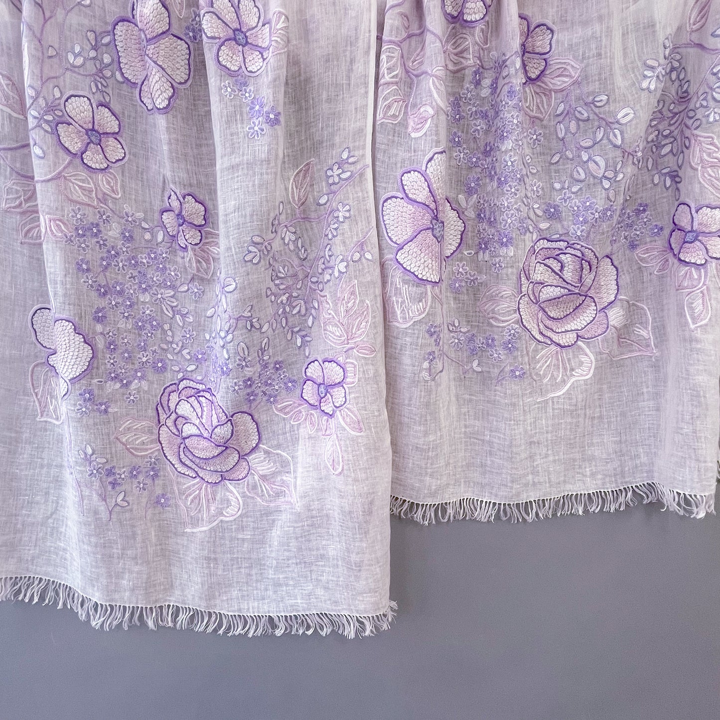 Flower motif, linen, Ari hand-embroidered stole (light pink)