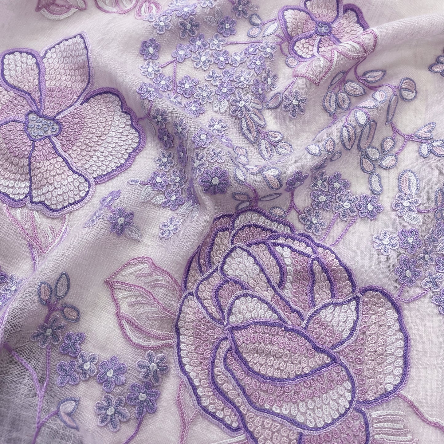 Flower motif, linen, Ari hand-embroidered stole (light pink)