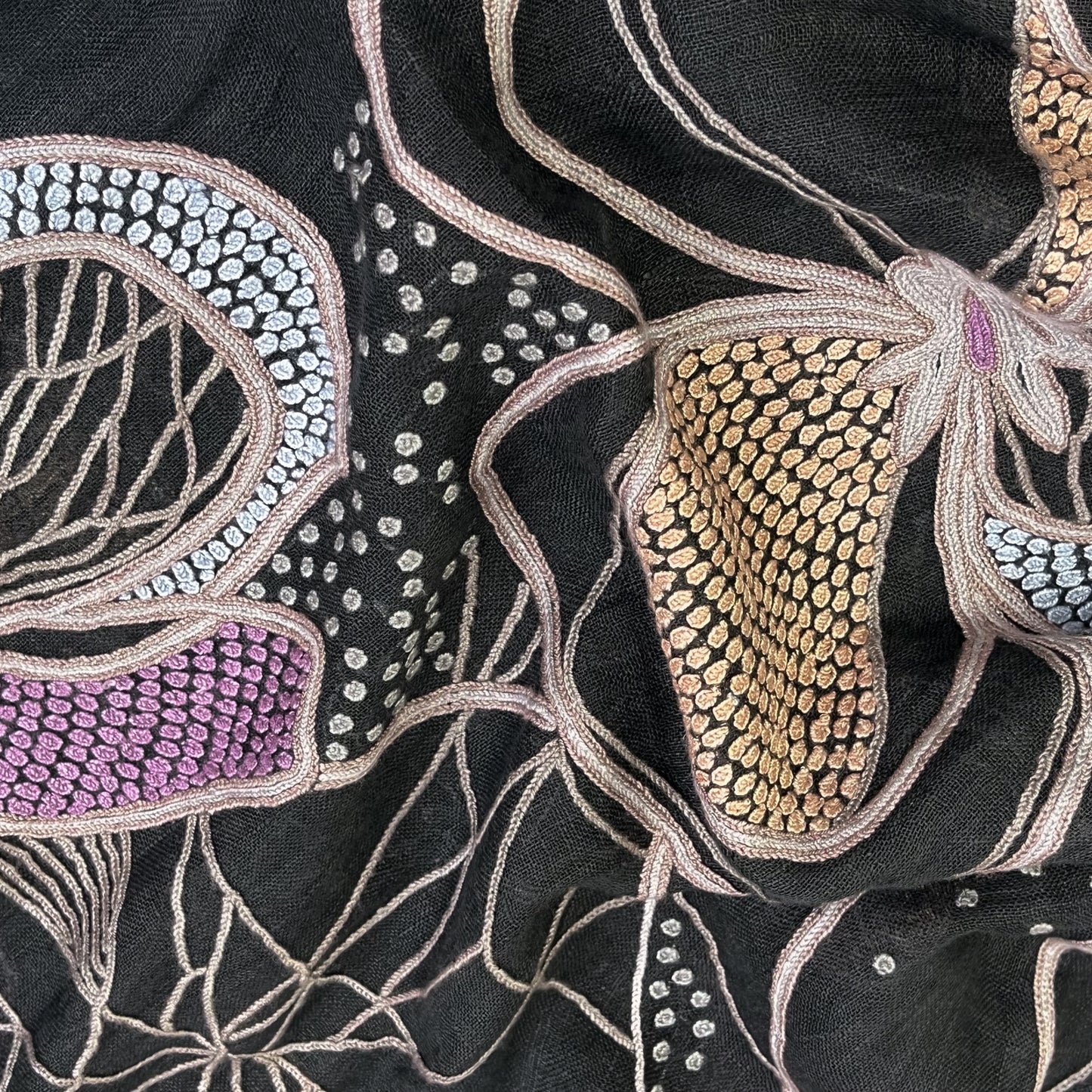 麻素材アリー手刺繍ストール (オフブラック)